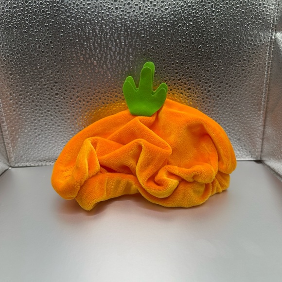 Cute Baby Pumpkin Outfit w hat and booties - Picture 2 of 14